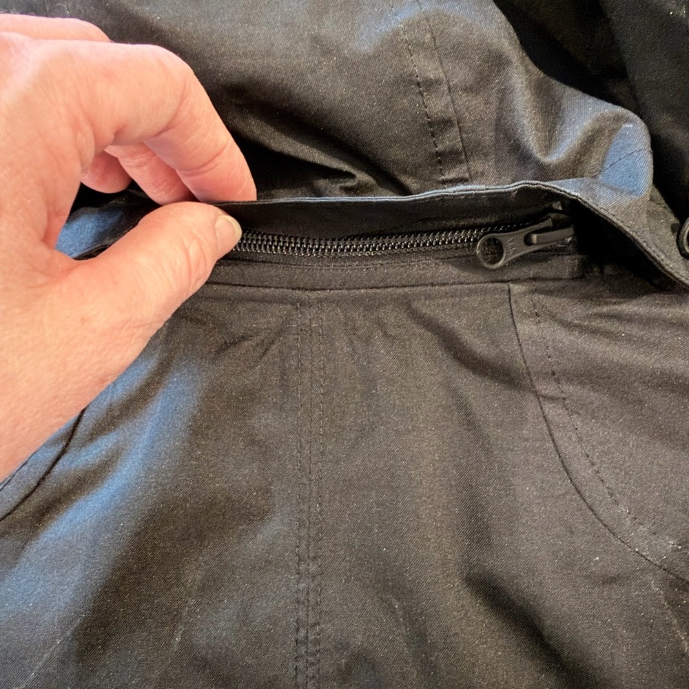 The North Face Women's Utility Rain Jacket in Black - Medium - Picture 6 of 8